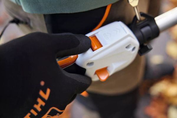 Аккумуляторный комбидвигатель STIHL KMA 120 R (FA080116820)