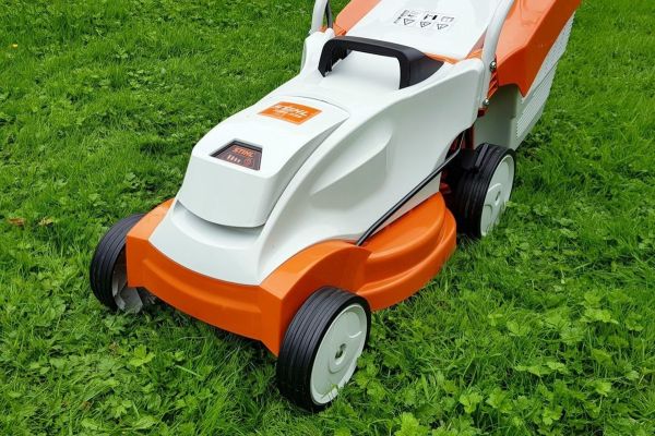 Газонокосарка акумуляторна STIHL RMA 235 (63110111416)