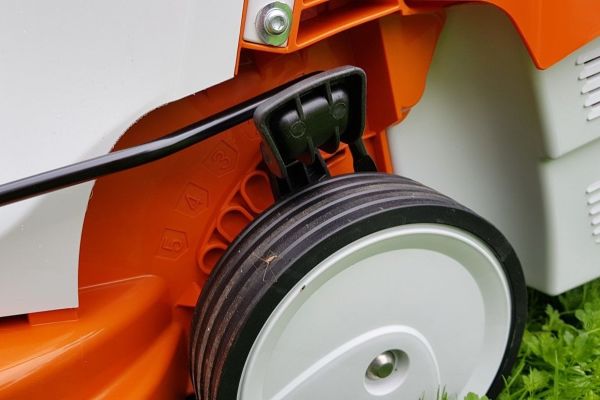 Газонокосарка акумуляторна STIHL RMA 235 (63110111416)