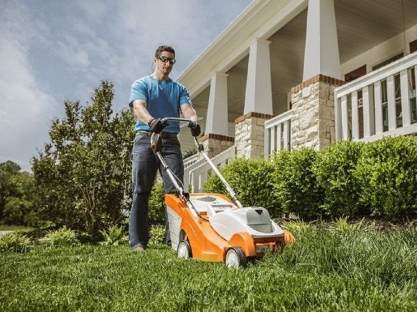 Газонокосарка акумуляторна STIHL RMA 339 SET (63200111441)