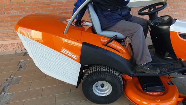 Мінітрактор-газонокосарка STIHL RT 6127.1 ZL (61702000030)