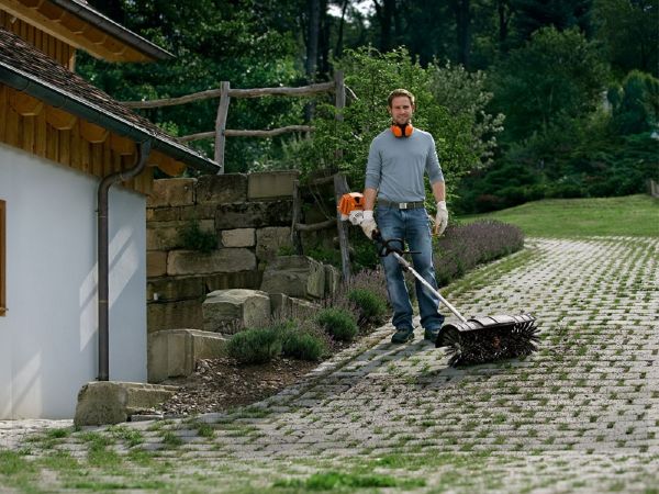 Насадка-підмітальна щітка STIHL KB-KM (46017404905)