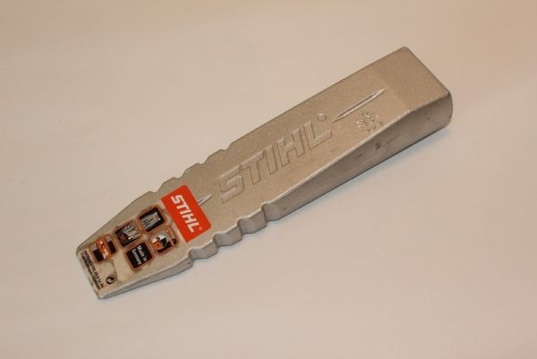 Клин валковий алюмінієвий STIHL 600 г (00008812222)