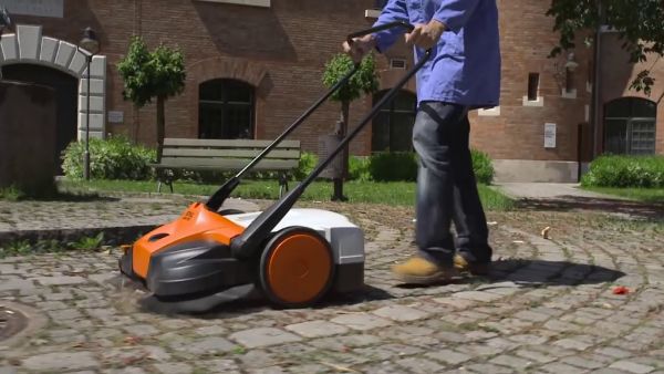 Підмітальна машина STIHL KG 550 (48600194705)