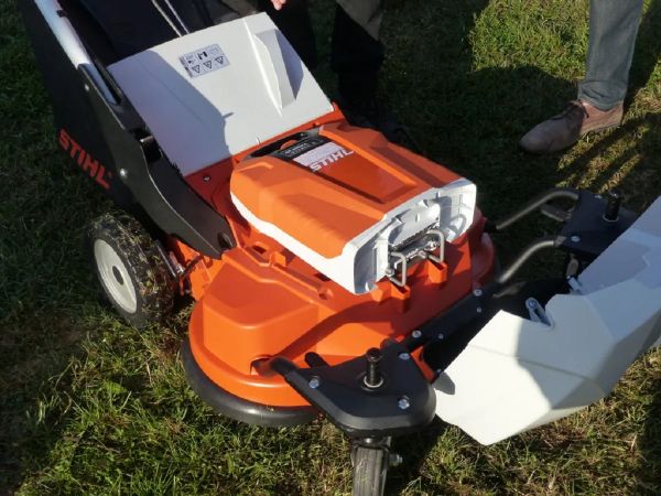 Газонокосарка акумуляторна STIHL RMA 765 V (63920111400)