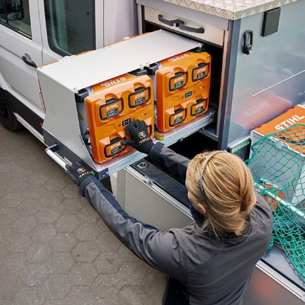 Мульти-портовий зарядний пристрій STIHL AL 301-4 (EA044305500)