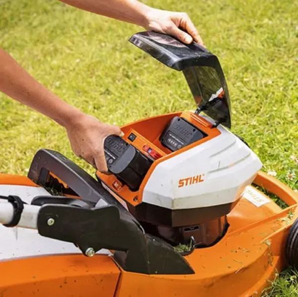Газонокосарка акумуляторна STIHL RMA 448.2 VC (63580111430)
