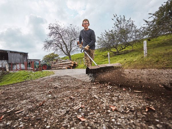 Насадка-підмітальна щітка STIHL KB-KM (46017404905)